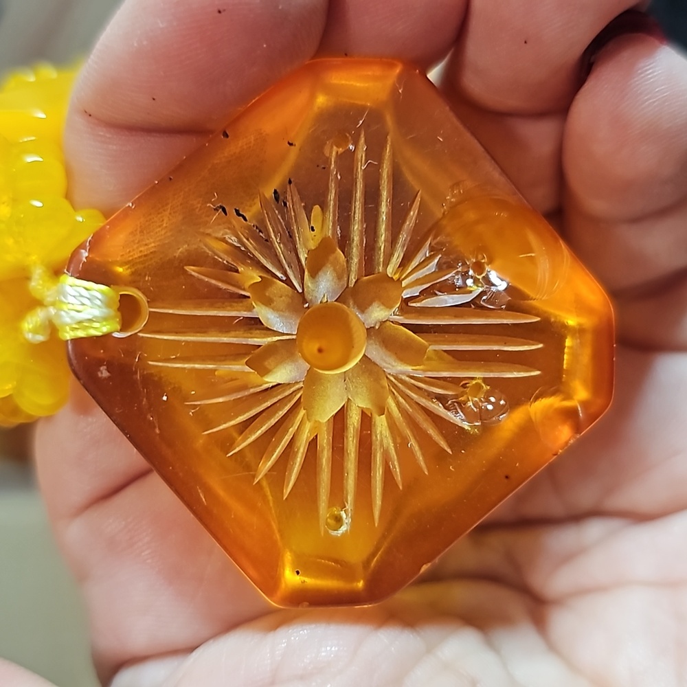 Stunning Amber Bakelite Necklace - Picture 7 of 11